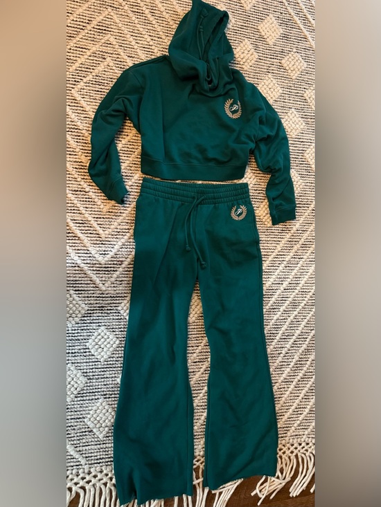 PINK Victoria's Secret Other - PINK Victoria's Secret
Dark Green Cropped Hoodie & Wide-Leg Joggers Set